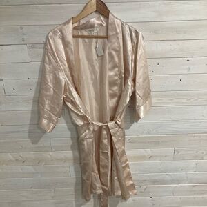Miss to Mrs champagne bridal robe 🥂 size small/medium. NEW